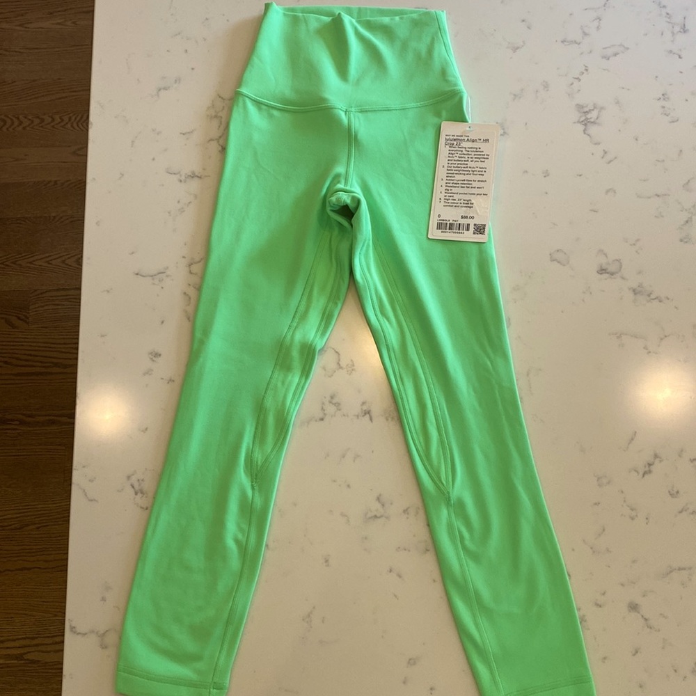 New with Tags Size 0 Lululemon Align HR Crop 23” Legging in Bright Green